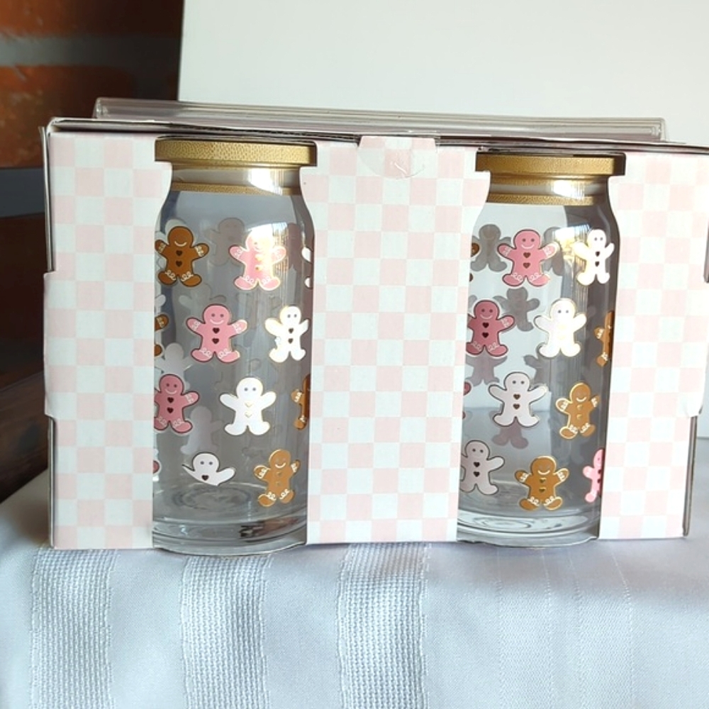NWT Peppermint & Pine Gingerbread Set of 2 Glass Sippers with Lid and Straw